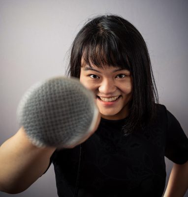 Chin wang pointing mic